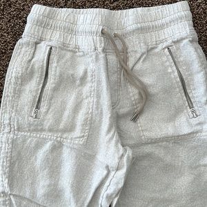 Athleta cabo linen jogger - size 4 - faint pink cheetah print - worn once